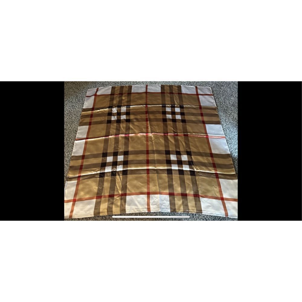 Beautiful plaid scarf/ shawl/whatever - Picture 9 of 13